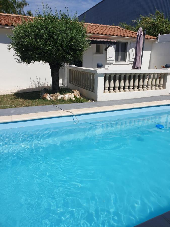 Adorable maison d'hôte, avec terrasse vue sur piscine, wifi 4G, proche de BEZIERS Cers Exterior foto